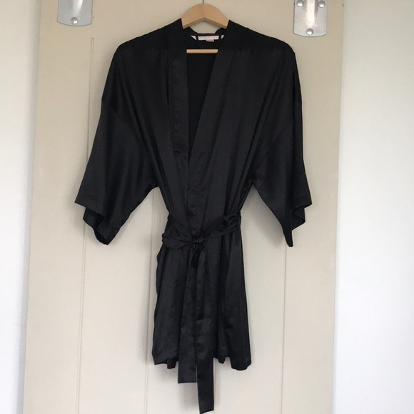 Like New! Victoria’s Secret Kimono - Picture 1 of 3
